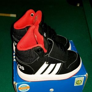 Size 5 toddler Adidas hoops no box